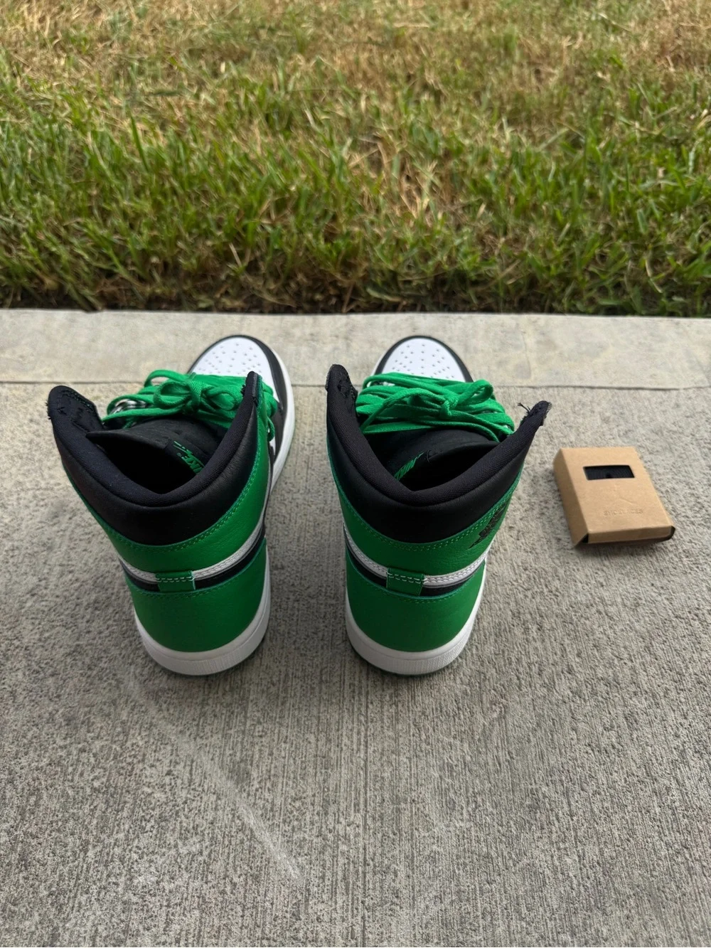 Lucky Green 1s. Size 7.5M 9W. 9.5/10 Condition! WORN 2X!!Comes W/ OG Black Socks